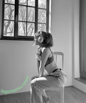 Larissa Opitz / rissii_ nude photo #0084