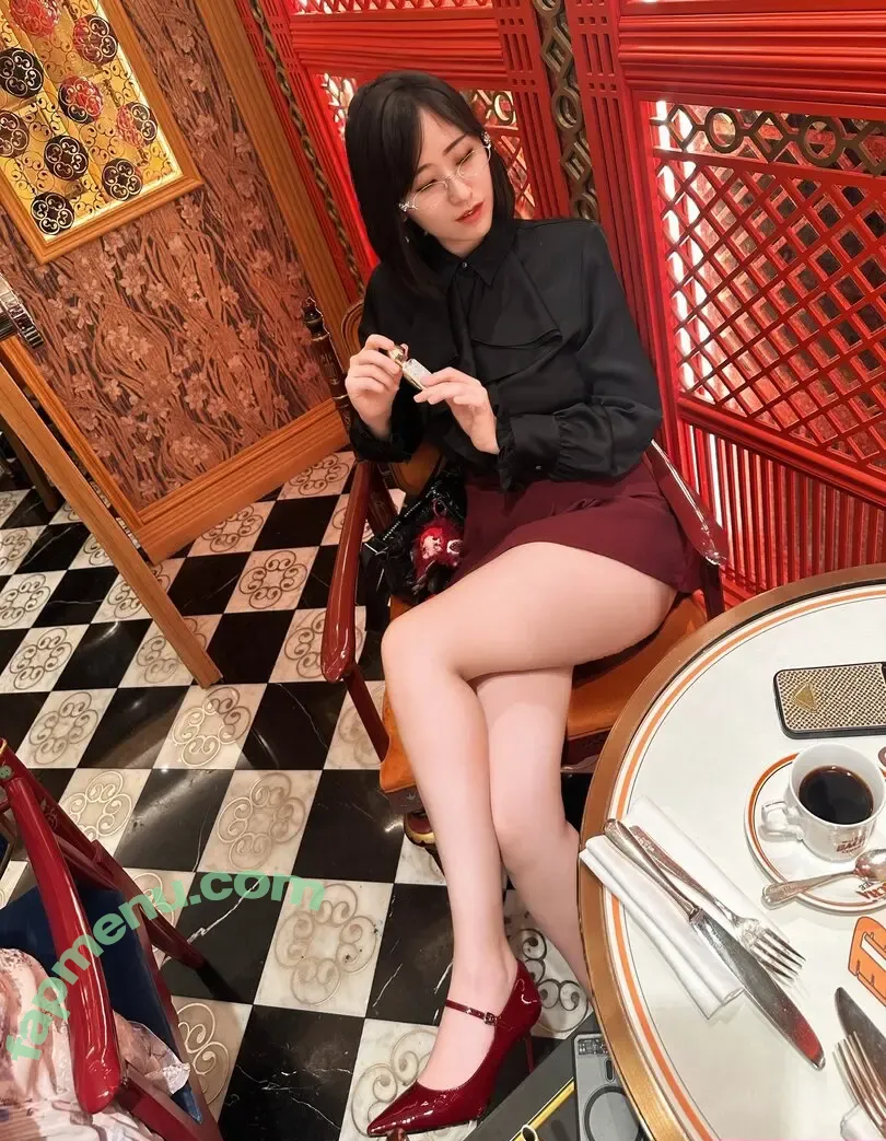 Larissa Rochefort nude photo #0806 (larissarochefort / larochefort11)