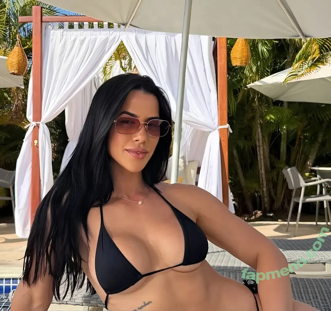 Larissa Tomásia nude photo #0214 (Larissa Tomasia / ex-bbb / larissatomasia)