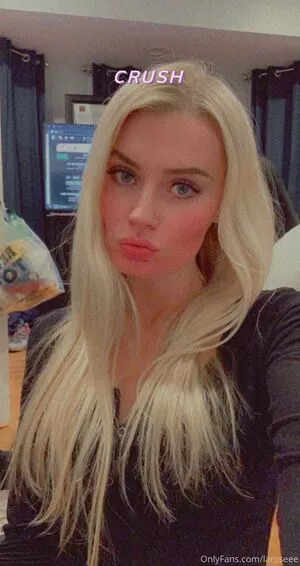 Laroseee nude photo #0070