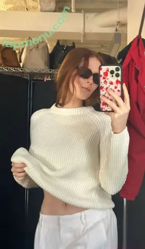 Larsen Thompson / larsenthompson nude photo #0972
