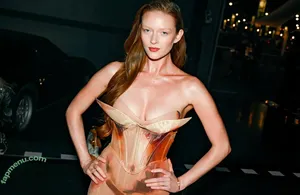 Larsen Thompson / larsenthompson nude photo #1101