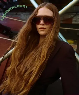 Larsen Thompson / larsenthompson nude photo #1116