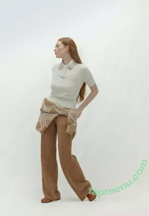 Larsen Thompson / larsenthompson nude photo #1123