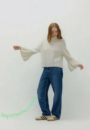 Larsen Thompson / larsenthompson nude photo #1126