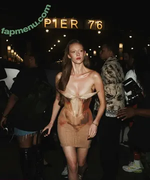 Larsen Thompson / larsenthompson nude photo #1133