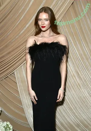 Larsen Thompson / larsenthompson / larsenthompsonofficial nude photo #1211