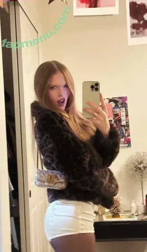 Larsen Thompson / larsenthompson / larsenthompsonofficial nude photo #1216