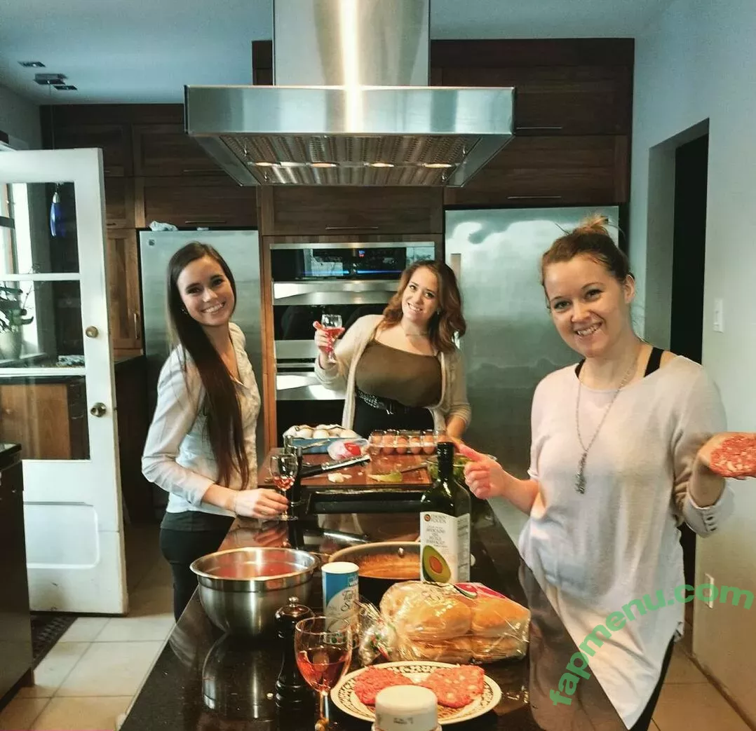 lartdanstoutessesformes nude photo #0052 (lartdanstoutessesformes)