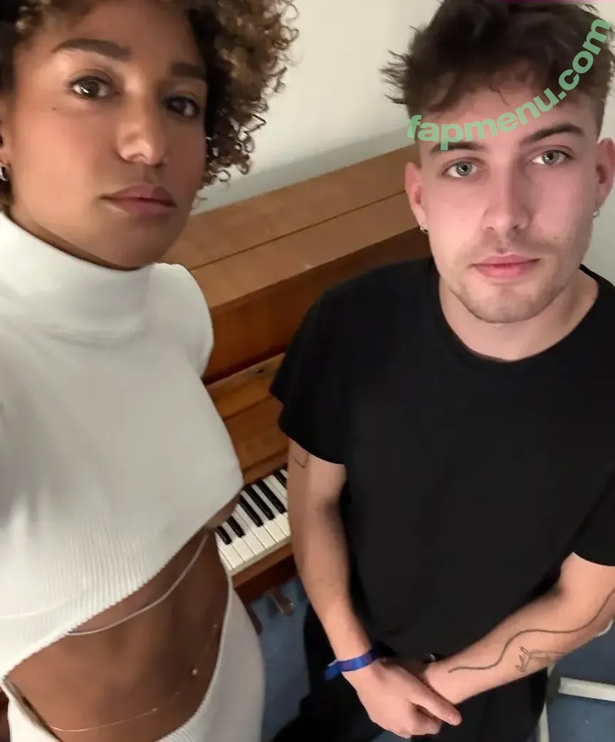 Larypoppins / Lary nude photo #0095 (larypoppins)