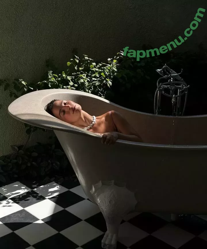 Lasirena69 nude photo #0538 (lasirena69_)