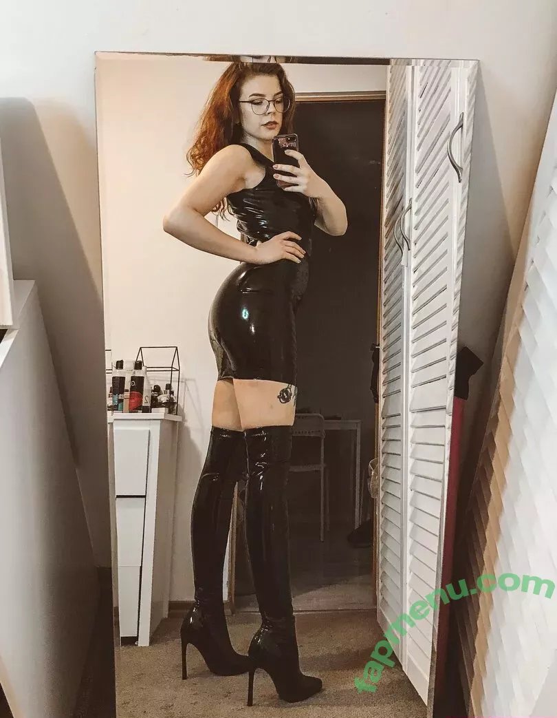 latex_fox nude photo #0036 (LatexFox / latex_fox__)