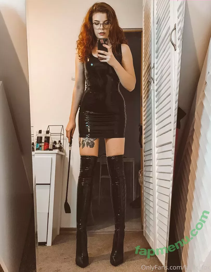 latex_fox nude photo #0037 (LatexFox / latex_fox__)