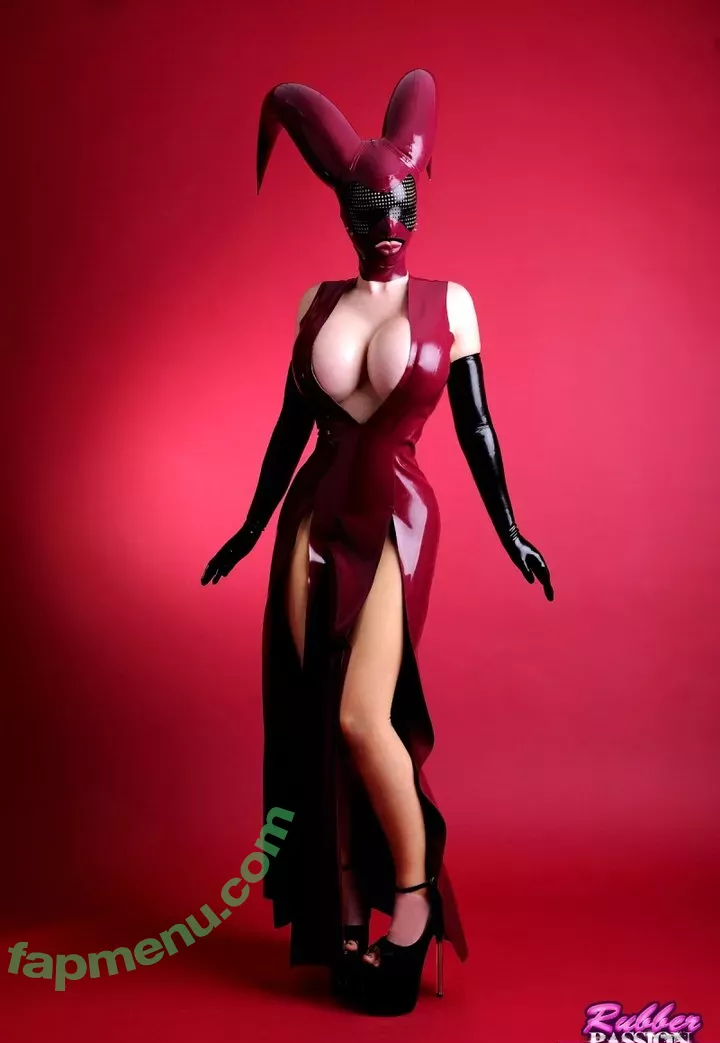 Latex Lucy nude photo #0003 (LatexLucy / explore)