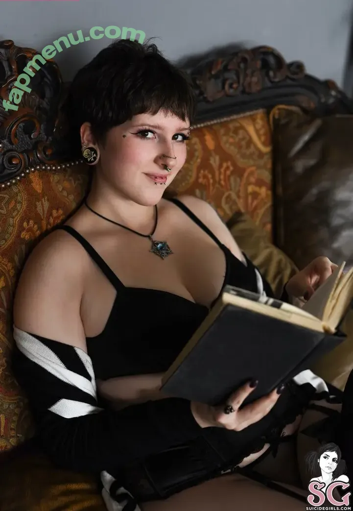 Latexbunnii/Sage/Grungenmetal nude photo #0002 (Latexbunnii)