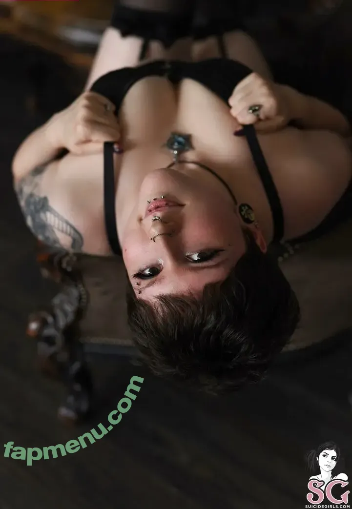 Latexbunnii/Sage/Grungenmetal nude photo #0007 (Latexbunnii)