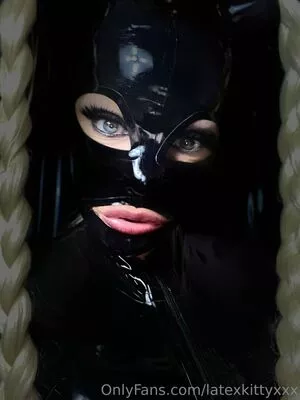 latexkittyxxx / latexkitty.x.x.x.official / latexkittyxxx.com nude photo #0115