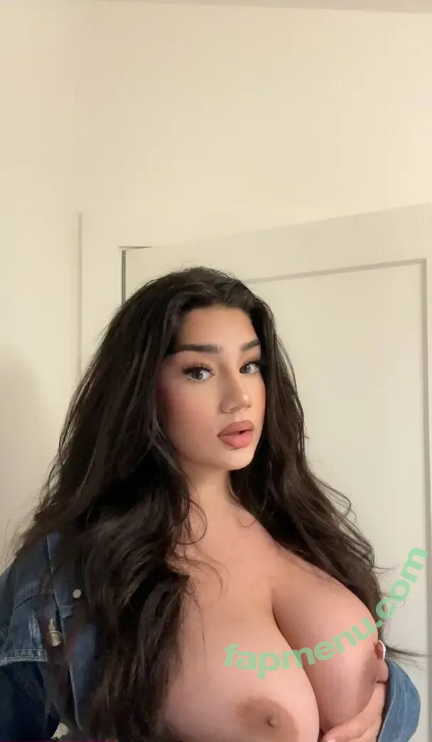 latinalyla nude photo #0032 (latinalypodcast)
