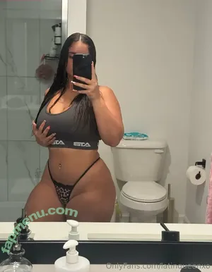 latinqueenxo / onlylatinaqueens nude photo #0004