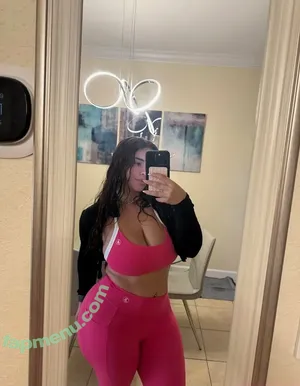 latinqueenxo / onlylatinaqueens nude photo #0002