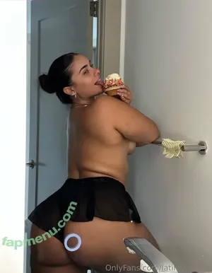 latinqueenxo / onlylatinaqueens nude photo #0004