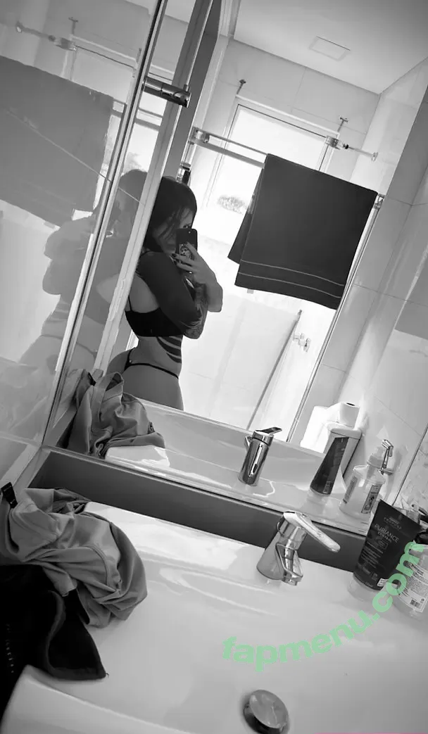 LAUFAVAA nude photo #0006 (frenesim)