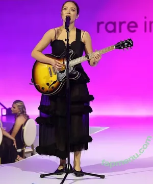 Laufey Lin / laufey nude photo #0566