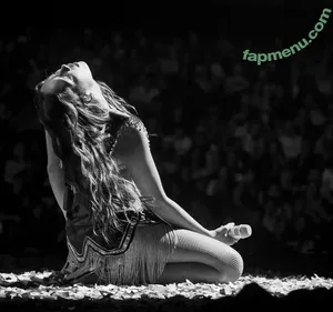 Laufey Lin / laufey nude photo #0628