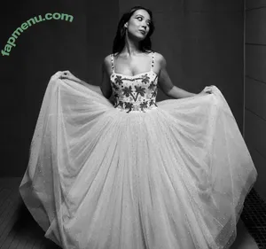 Laufey Lin / laufey nude photo #0629