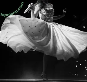 Laufey Lin / laufey nude photo #0630