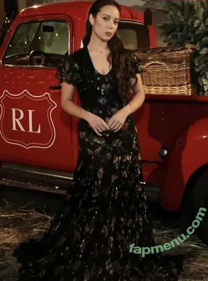 Laufey Lin / laufey nude photo #0641