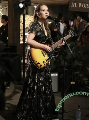 Laufey Lin / laufey nude photo #0642