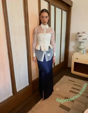 Laufey Lin / laufey nude photo #0656