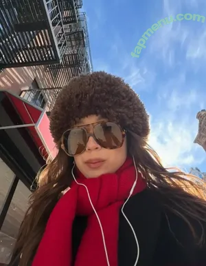 Laufey Lin / laufey nude photo #0658