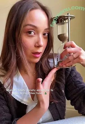 Laufey Lin / laufey nude photo #0667