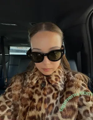 Laufey Lin / laufey nude photo #0682