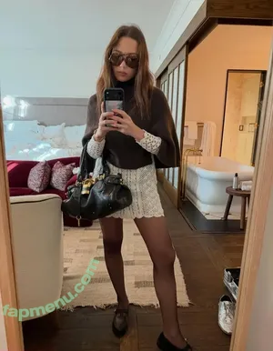 Laufey Lin / laufey nude photo #0684