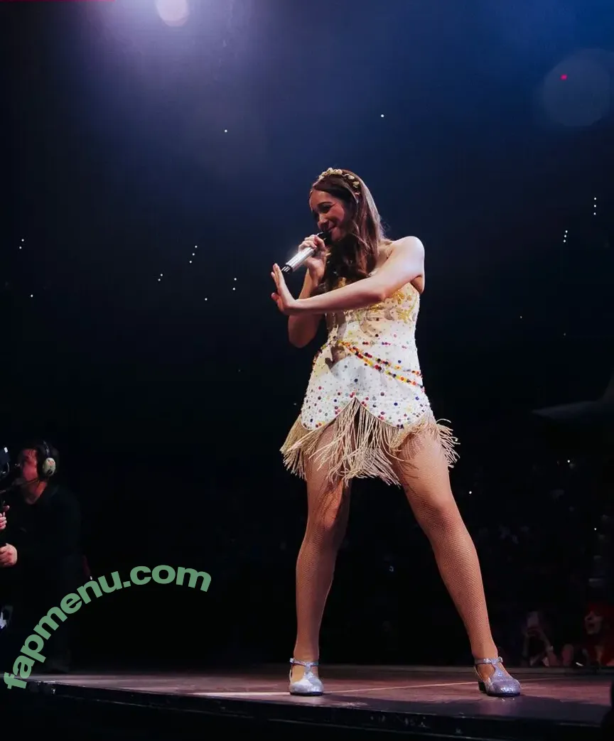 Laufey Lin nude photo #0555 (laufey)