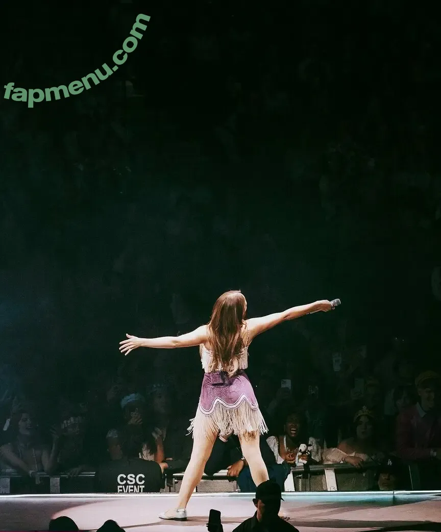 Laufey Lin nude photo #0556 (laufey)