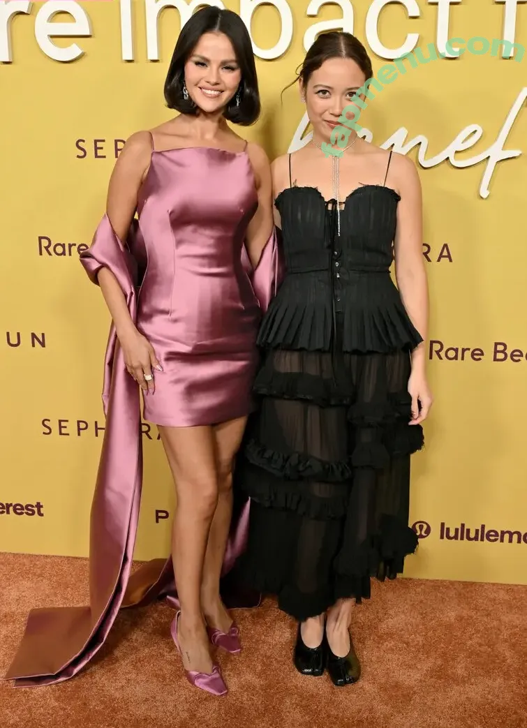 Laufey Lin nude photo #0580 (laufey)