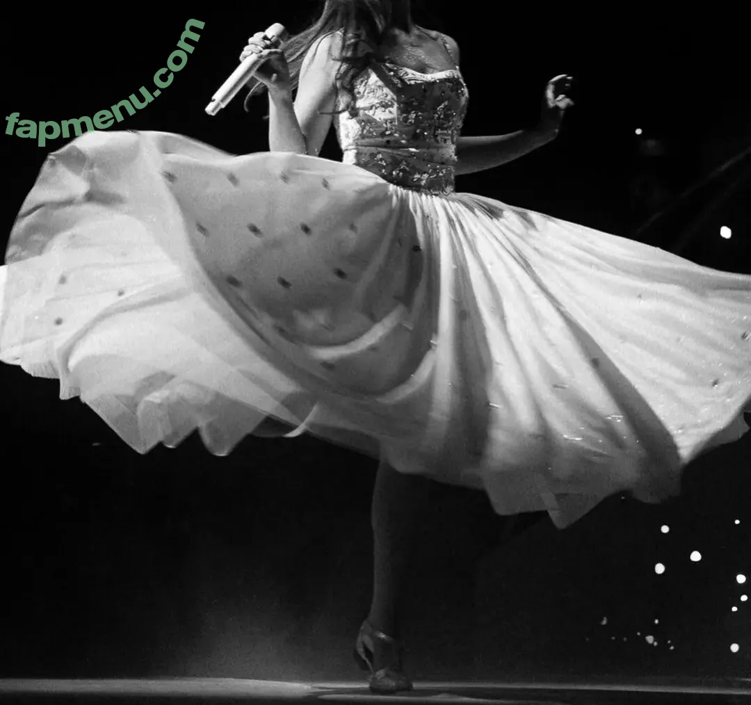 Laufey Lin nude photo #0630 (laufey)