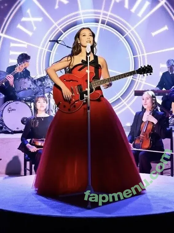 Laufey Lin nude photo #0649 (laufey)