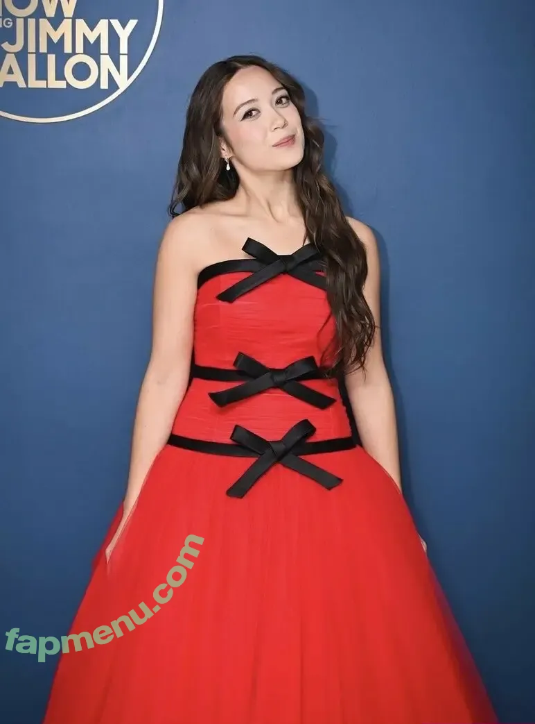 Laufey Lin nude photo #0653 (laufey)