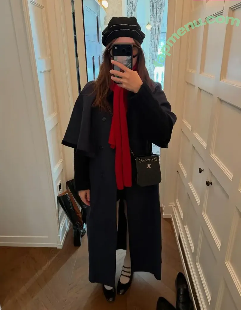 Laufey Lin nude photo #0655 (laufey)