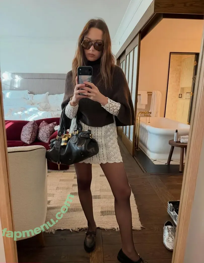 Laufey Lin nude photo #0684 (laufey)