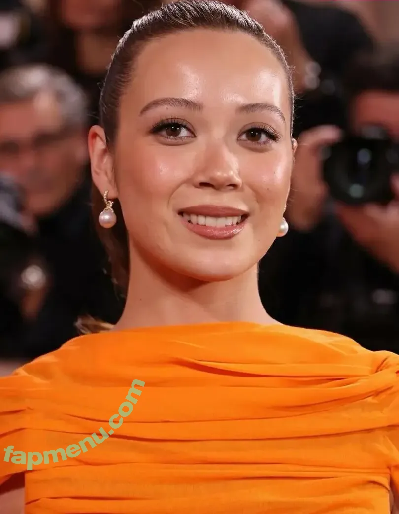 Laufey Lin nude photo #0692 (laufey)