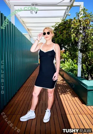 Laura Bentley / _laurabentley_ / laurabentleyxxx nude photo #0065