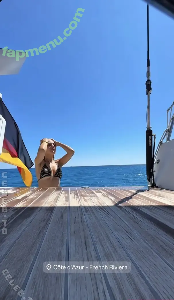 Laura Block nude photo #0358 (blocklaura / laura__block)