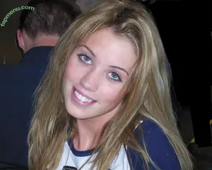 Laura Clery / LauraClery nude photo #0026