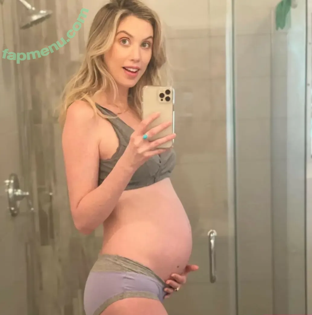 Laura Clery nude photo #0023 (lauraclery)